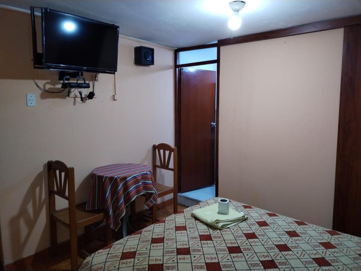 Hostal Turistico El Cajamarquez Лима Екстериор снимка