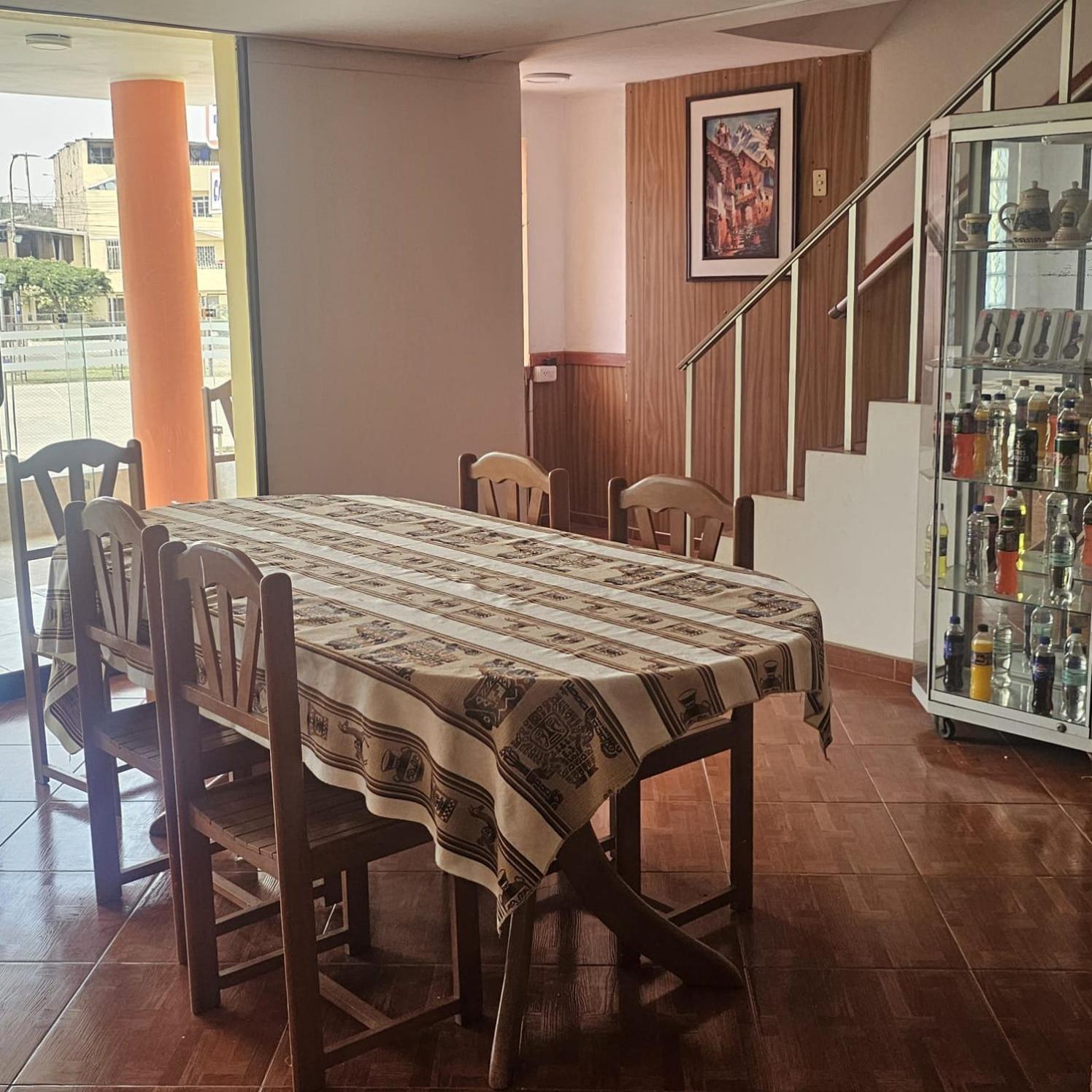 Hostal Turistico El Cajamarquez Лима Екстериор снимка